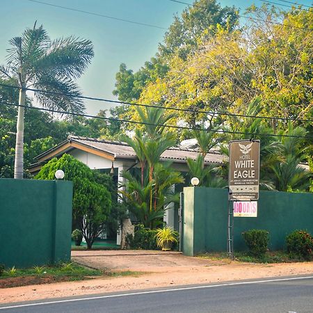White Eagle Hotel Сигирия Экстерьер фото