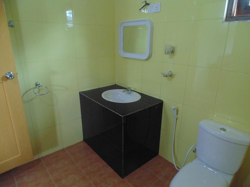 White Eagle Hotel Сигирия Экстерьер фото