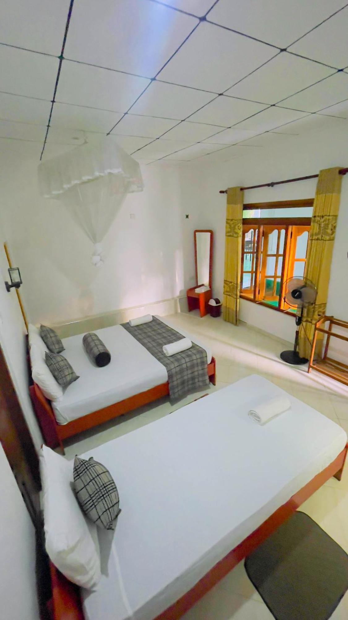 White Eagle Hotel Сигирия Экстерьер фото