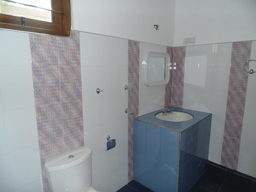 White Eagle Hotel Сигирия Экстерьер фото